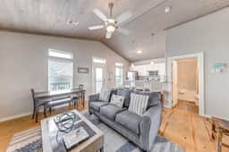 Eskridge Gem Unit A - Deck Views & Dog-Friendly - Image 3