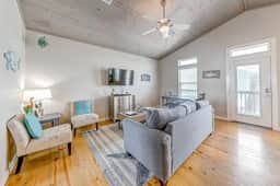 Eskridge Gem Unit A - Deck Views & Dog-Friendly - Image 2
