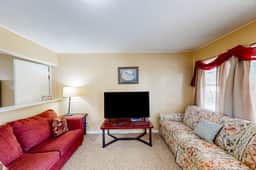The Bay Breeze - Single-Level with Large Yard - Image 5