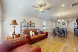 The Seashell House - Remodeled with Fenced Yard - Image 3