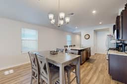 The Seashell House - Remodeled with Fenced Yard - Image 5
