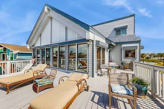 Tiki Hideaway - Canal-Front, Big Deck & Dogs OK - Image 1