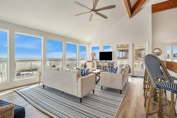 Vista Del Mar - Gulf-Front Beach House, Sleeps 15 - Image 1