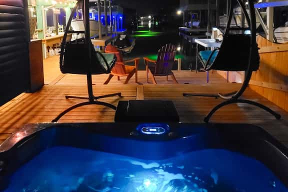 Jamaican Waves - Waterfront, Hot Tub & Game Room - Image 1