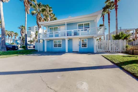 Lazy Seagull Beach House - Image 1