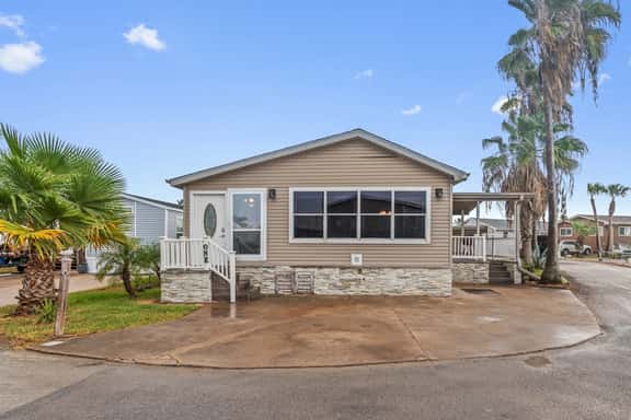 Driftwood Den - Resort Pools, Golf, Sleeps 6 - Image 1