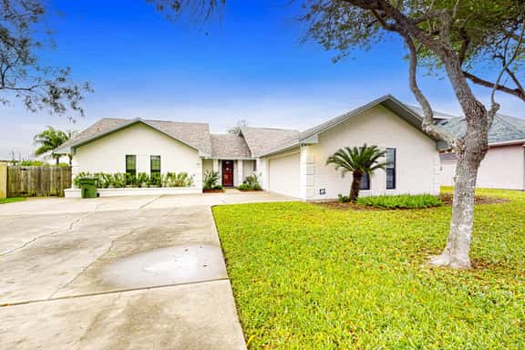 Birder's Heaven at 621 Palm - Image 1