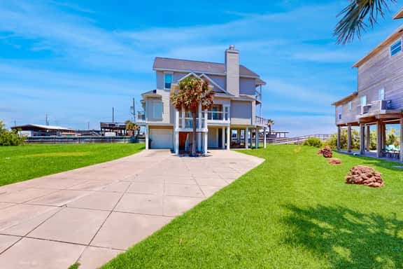 The Beach Escape - Beachfront Home, Sleeps 16 - Image 1