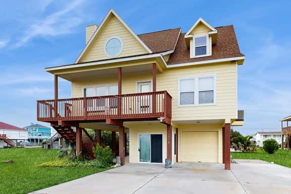 The Yellow Pelican - Bay Views, Steps to the Sand - Image 1