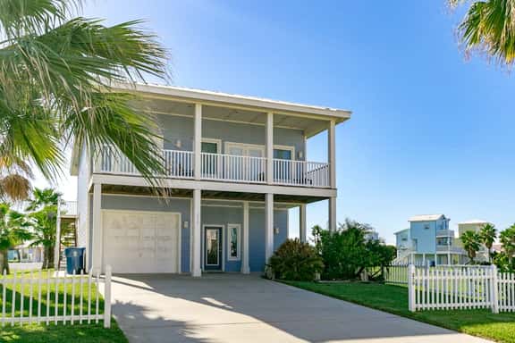 Royal Sands Beauty - Walk to Beach, Pool Access - Image 1