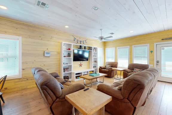 Ocean Village 18 Sea Ya Soon - Image 1