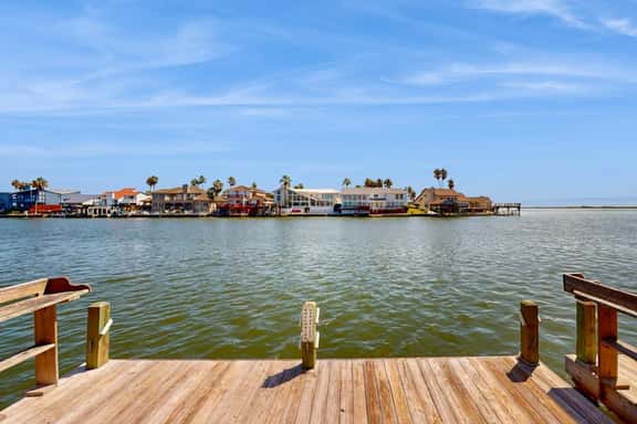 Puente Vista 133 - Bay-View Deck & Shared Pool - Image 1