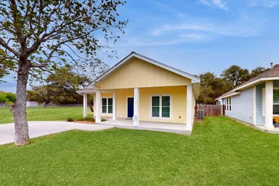 Fish Tail - Covered Patio & Yard, Near Beach - Image 1