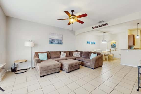 Cay Getaway - Private Balcony & Shared Pool - Image 1