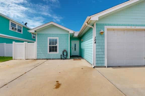 Morgan Shores - Pool & Garage, Near the Beach - Image 1