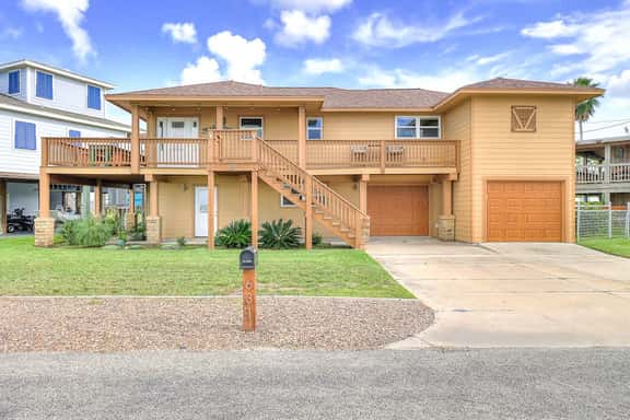 The Prescription - Waterfront Dock, Sleeps 12 - Image 1