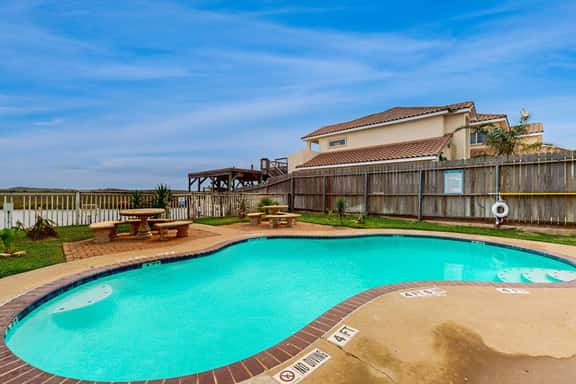 Quaint Oasis - Shared Pool & Beach Access - Image 1