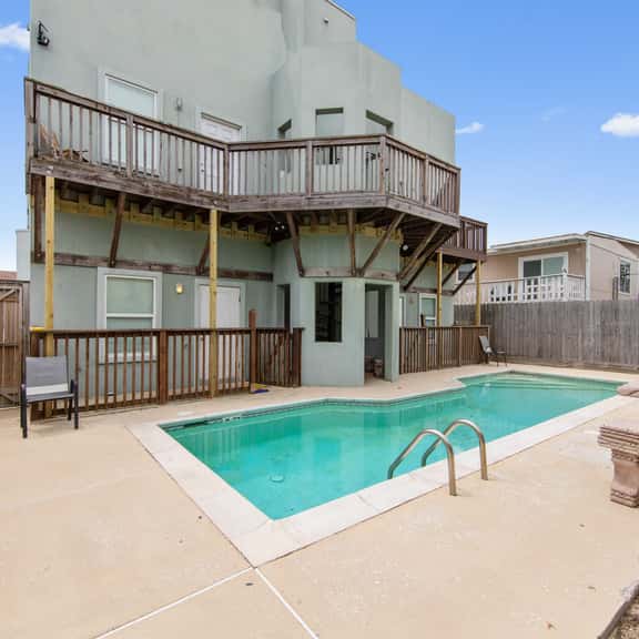 Island Dream - Walk to Beach, Pool, 3 Bedrooms - Image 1