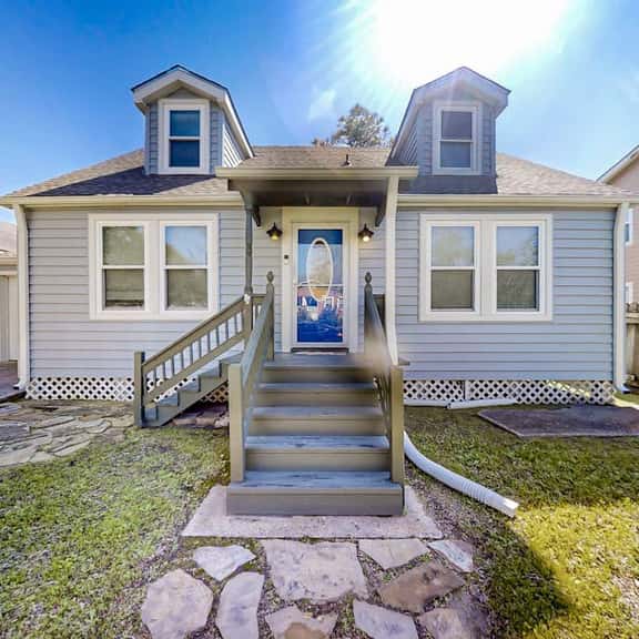 Central Galveston Cottage - Image 1