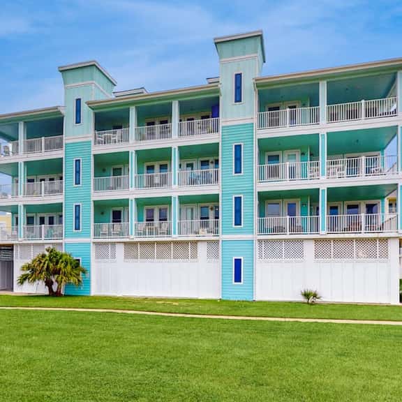 Pointe West Resort - Treasure on the Beach - Image 1