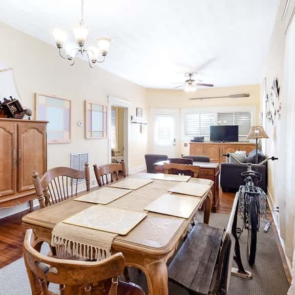 Castaway Cottage - Big Backyard & Dog-Friendly - Image 1