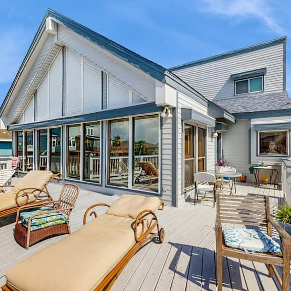 Tiki Hideaway - Canal-Front, Big Deck & Dogs OK - Image 1