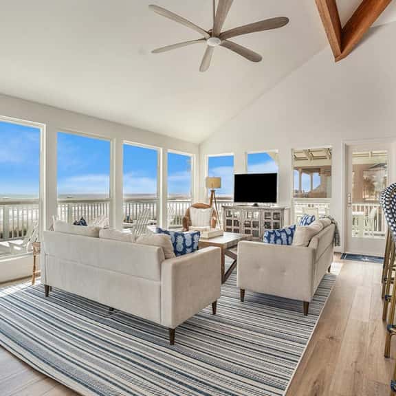Vista Del Mar - Gulf-Front Beach House, Sleeps 15 - Image 1