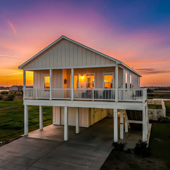 Just Peachie - Hot Tub, Yard & Steps to Sand - Image 1