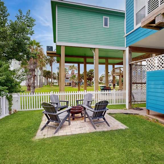 Beachwood - Fire Pit, Steps to Sand, Dogs OK - Image 1