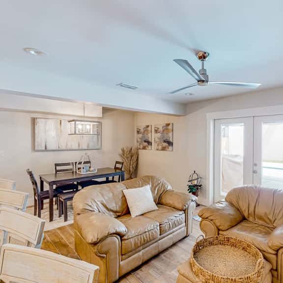 Carolyn's Beach House unit B - Image 1