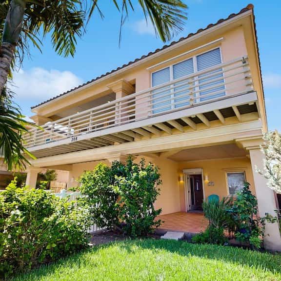 Hibiscus Hideaway Beach House - Image 1