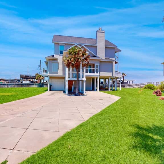 The Beach Escape - Beachfront Home, Sleeps 16 - Image 1