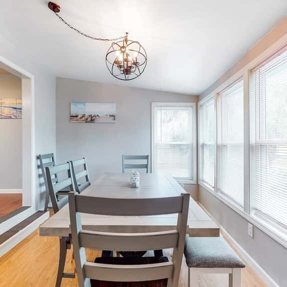 The Seahorse - Sleeps 12, Near Beach & Downtown - Image 1