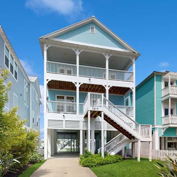 The Conch Casa - Steps to the Beach, Sleeps 9 - Image 1