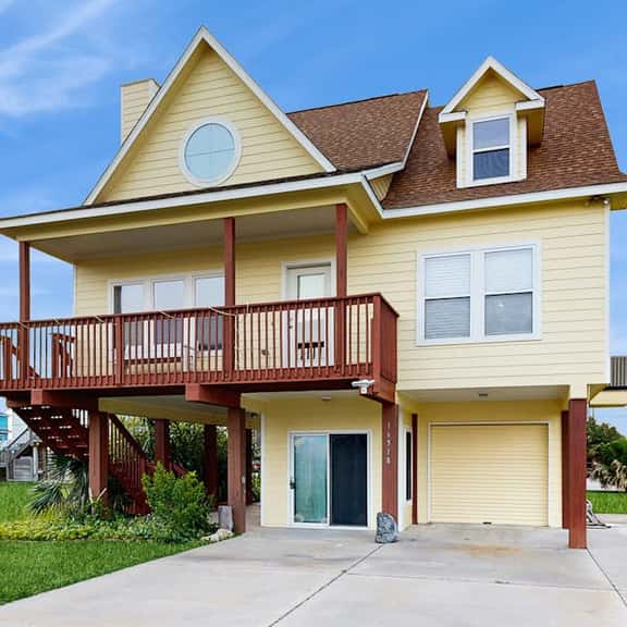 The Yellow Pelican - Bay Views, Steps to the Sand - Image 1