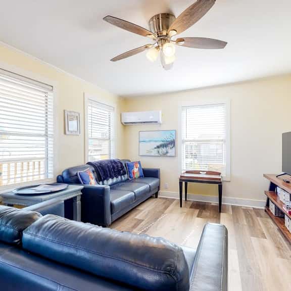 Beach to Bay Getaway - Image 1