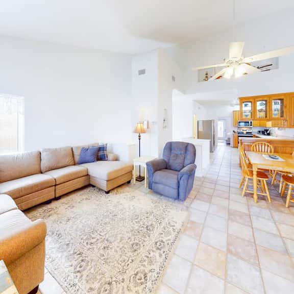 Acapulco Townhouse - Walk to Beach & Dog-Friendly - Image 1