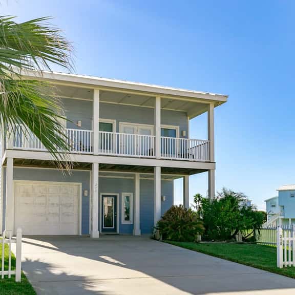 Royal Sands Beauty - Walk to Beach, Pool Access - Image 1