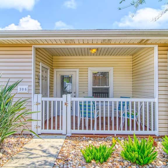 Palm Bay 306 - Pool & Patio, Short Walk to Beach - Image 1