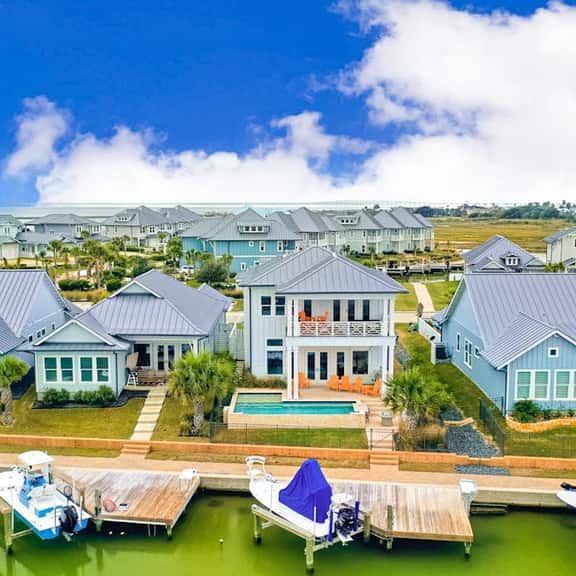 Foxtail Breeze - Waterfront, Private Pool & Dock - Image 1
