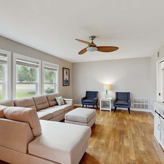 The Lazy Oak Retreat - Image 1