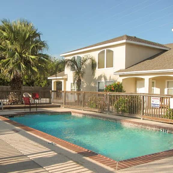 NPI Hideaway Stay - Shared Pool, Near the Beach - Image 1