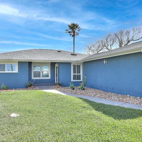 Southern Breeze - Bayfront, Dock & Screened Lanai - Image 1