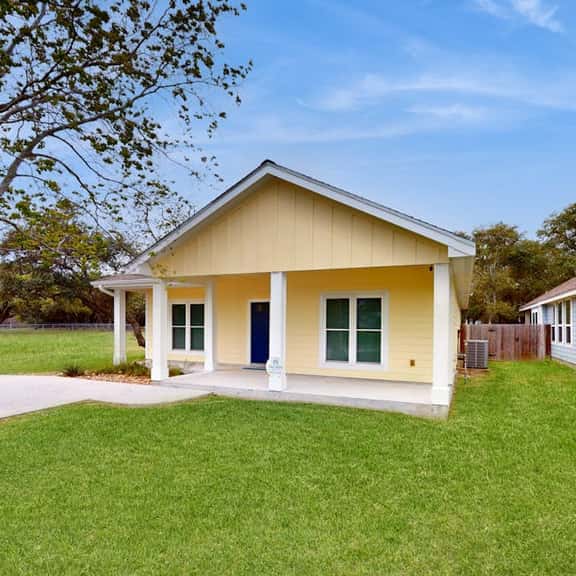 Fish Tail - Covered Patio & Yard, Near Beach - Image 1