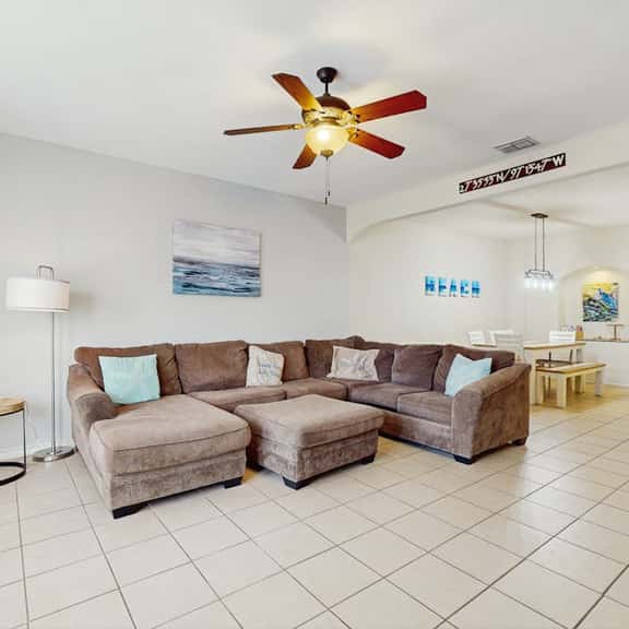 Cay Getaway - Private Balcony & Shared Pool - Image 1