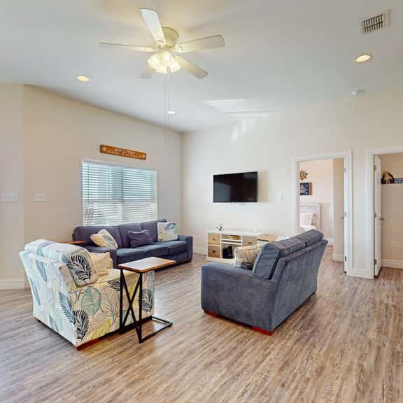 Coral Reef Gataway - Pool, Playground & Bay Views - Image 1