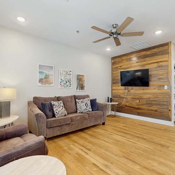 Gone Coastal Cottage - Image 1