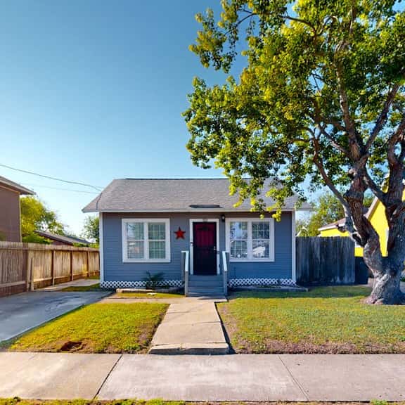 Cozy Home - Bay Views, Fenced Yard, Dogs OK - Image 1