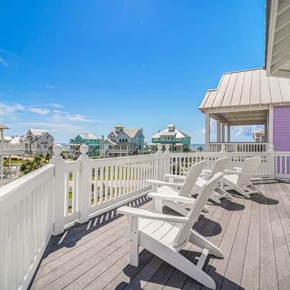 Ship Shape - Gulf Views, Walk to the Beach, Pet's Welcome! - Image 1