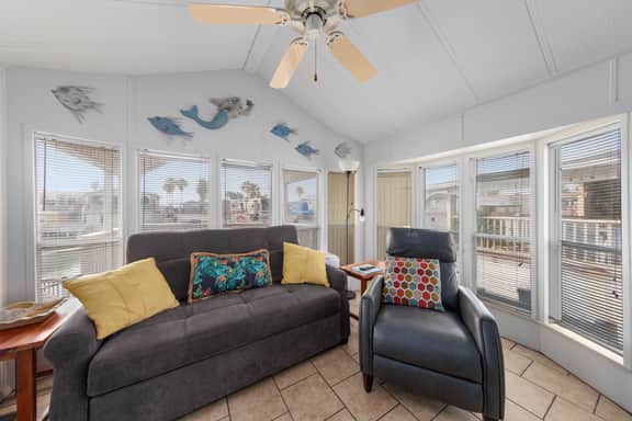 Little Breeze - Waterfront Cottage, Pools, Golf - Image 3
